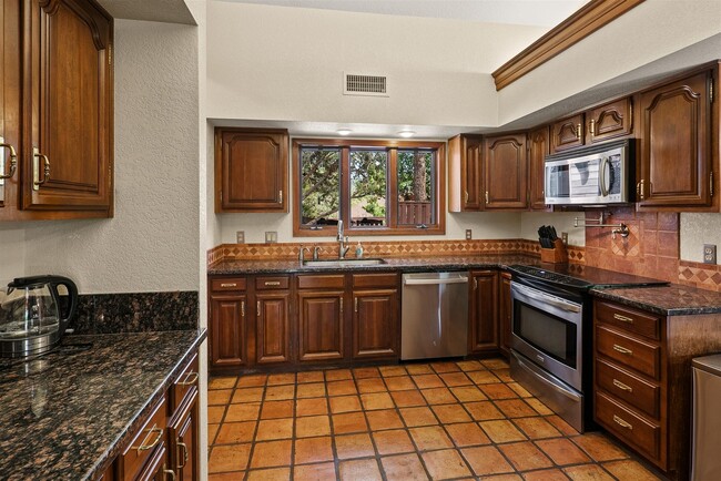Building Photo - 36 Ponderosa Rd