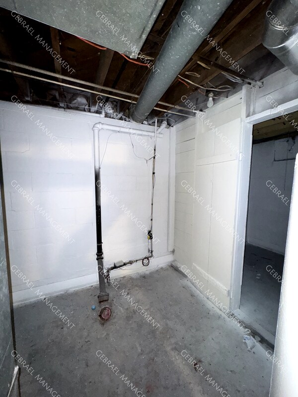 Building Photo - 3210 Herrick St