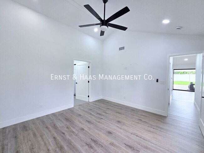 Building Photo - 3041 Yellowtail Dr