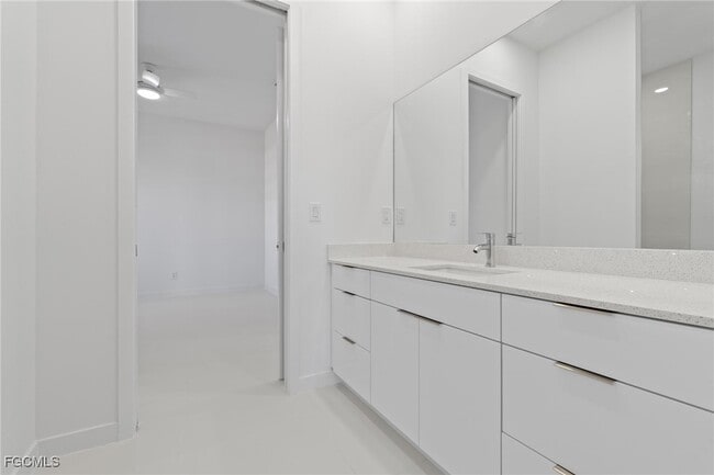 Building Photo - 3808 10th St SW