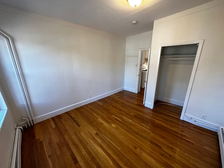 Building Photo - 17 Irving St