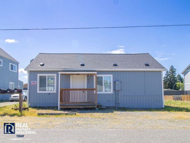 Building Photo - MOVE-IN SPECIAL! Completely Renovated 2 Bedroom Home Near PLU | New Kitchen & Stainless Appliances