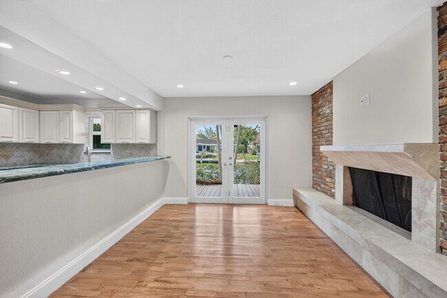 Building Photo - 2213 NE 16th St