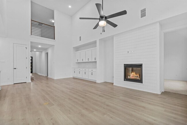 Building Photo - 547 Billowing Way