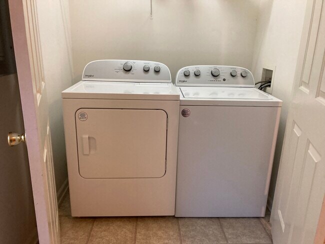 Building Photo - 31 Red Ln