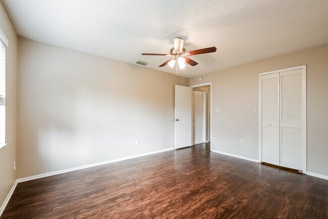 Building Photo - 1063 Alpug Ave