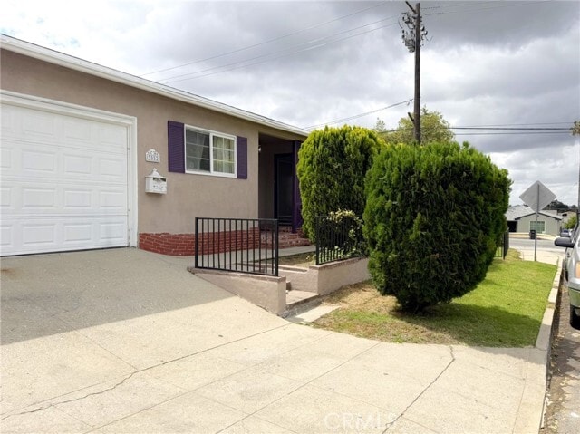 Building Photo - 3082 Thurin Ave