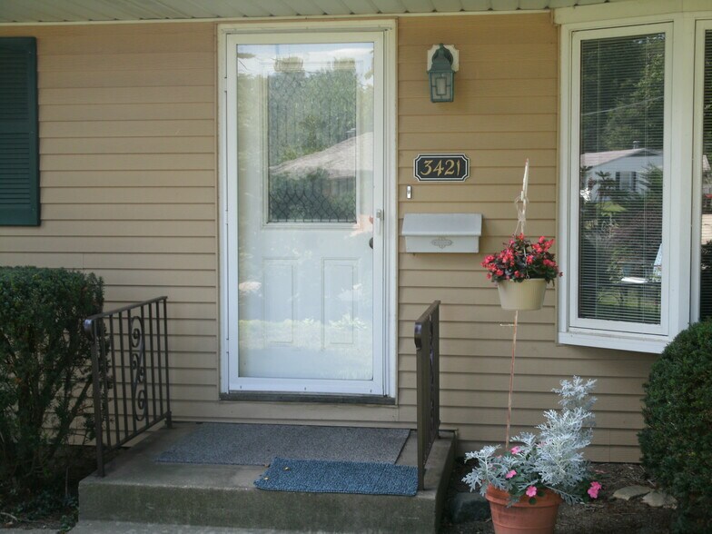 Primary Photo - 3421 N Indiana Ave