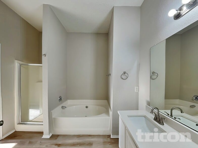 Building Photo - 304 Dakota Dr