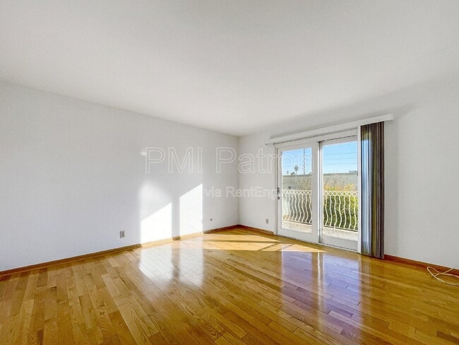 Building Photo - 9564 Peartree Ln