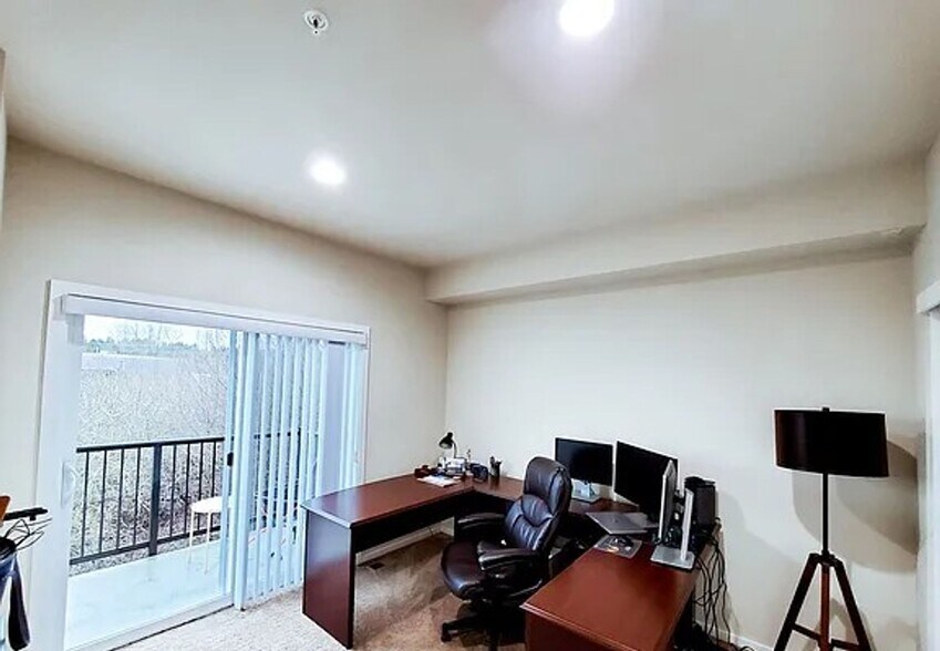 Building Photo - Beautiful Bothell Townhome