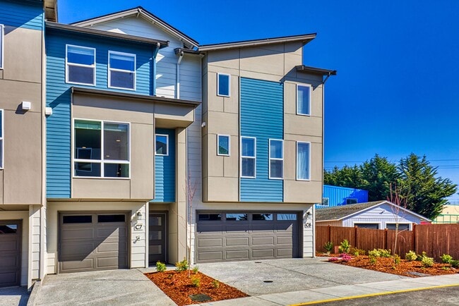Building Photo - New Modern 2BD/2.5BTH Townhome for Lease in Lynnwood - Small Pet Friendly!