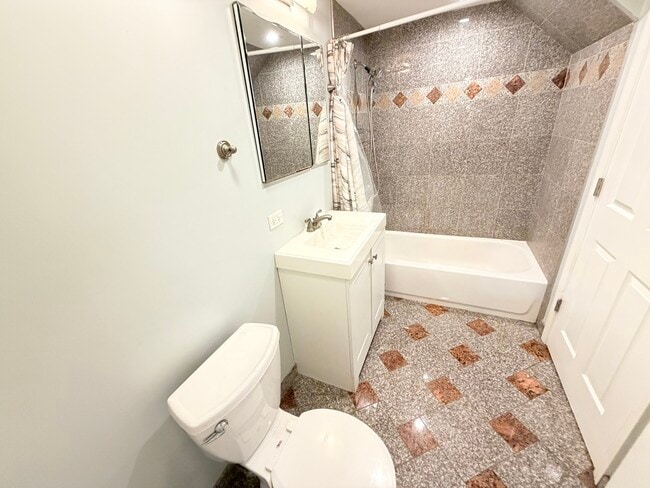 Building Photo - 2326 N Kostner Ave