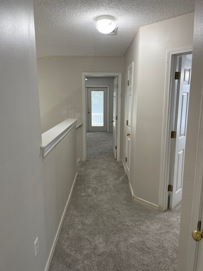 Upstairs hallway - 208 Twin Lakes Ln