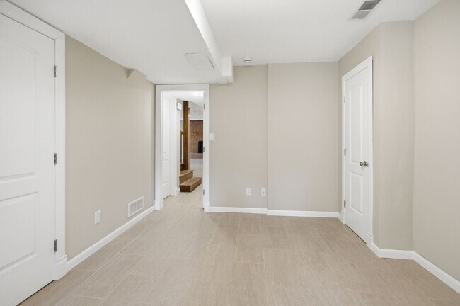 Building Photo - 10715 Clermont Ave