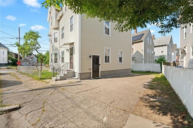 Building Photo - 30 Allen Ave