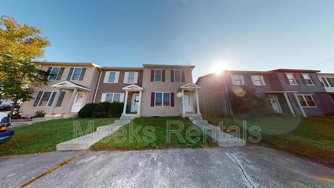 Building Photo - 1003 Fairway Gardens Dr