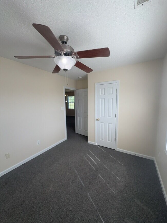 Building Photo - 204 Angus Ln