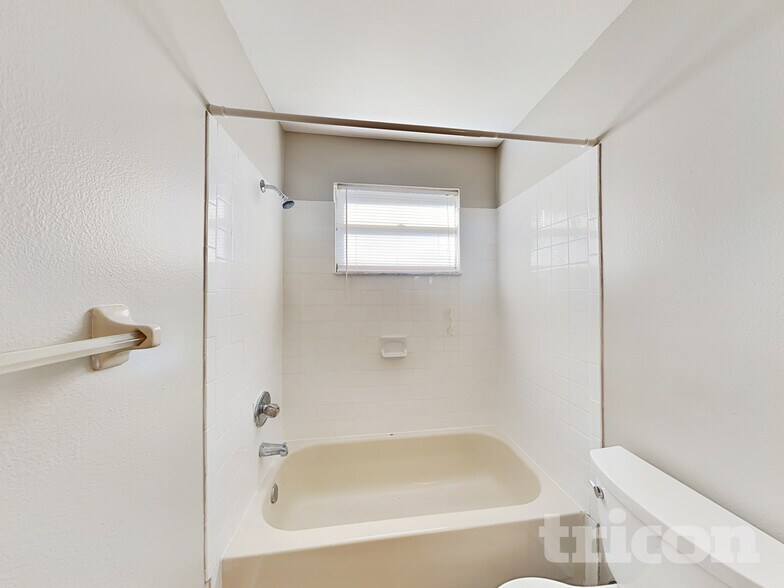 Building Photo - 1604 Palm Leaf Dr