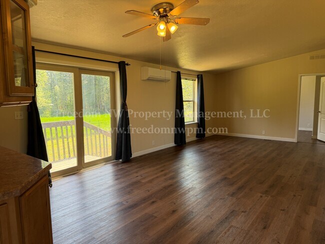 Building Photo - 1411 SE Fireweed Rd