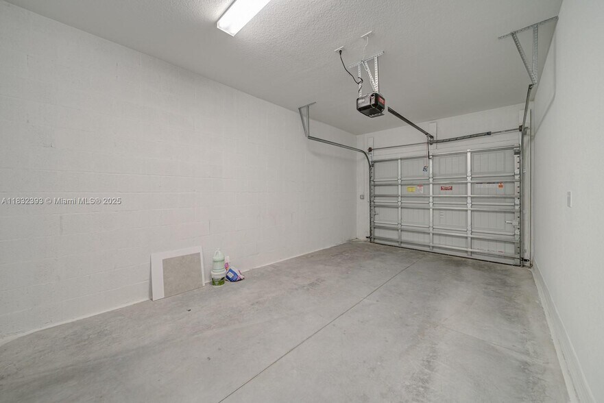 Building Photo - 1280 Eucalyptus Dr
