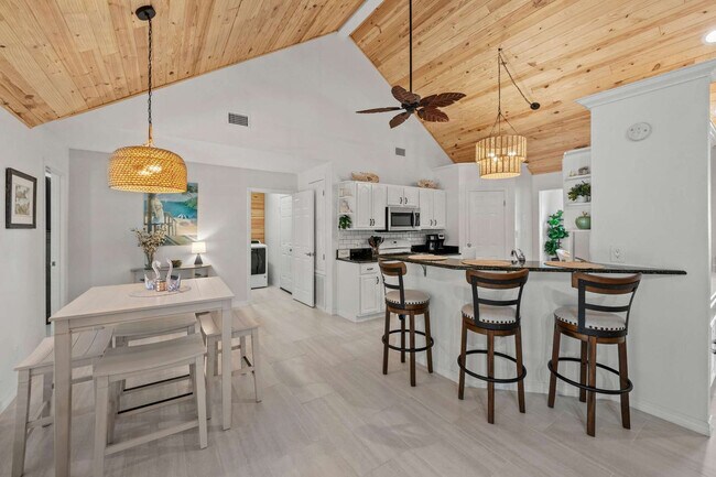 Building Photo - 300 Lan Rob Ln