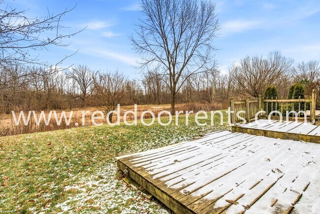 Building Photo - Modern Living in Greenfield