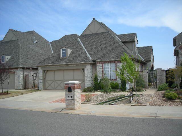 Primary Photo - 219 Boulevard Du Lac