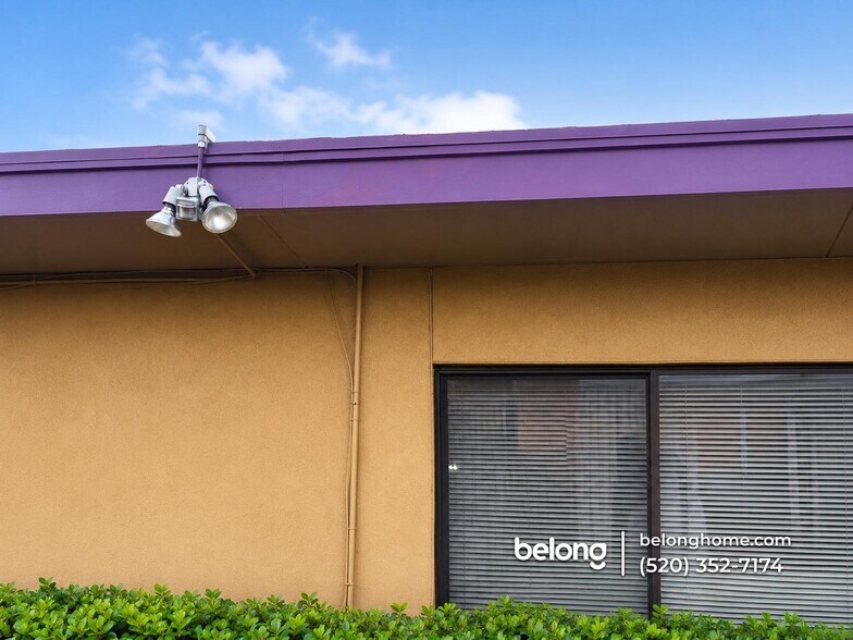 Building Photo - 2128 E 9th St