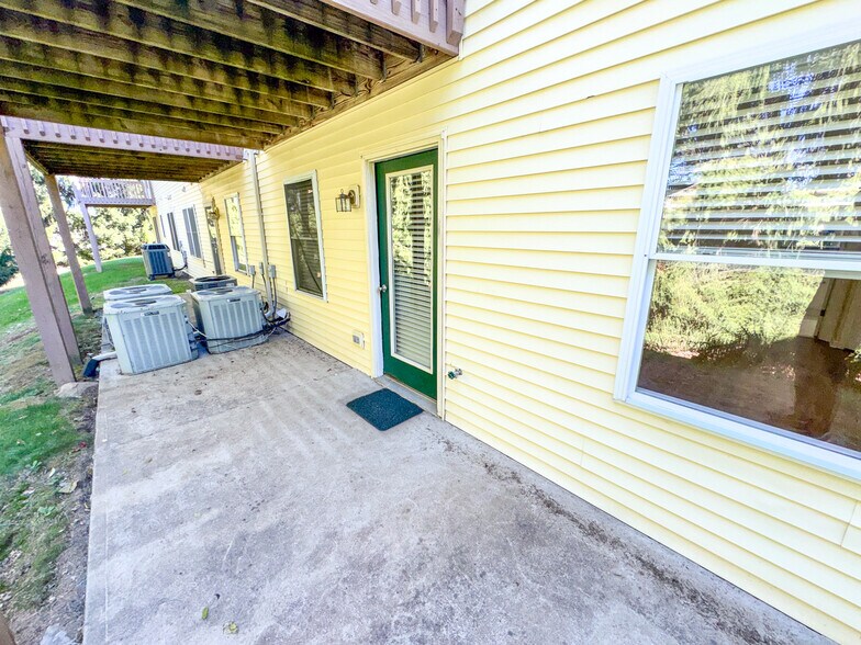 Building Photo - 7276C Sauerkraut Ln