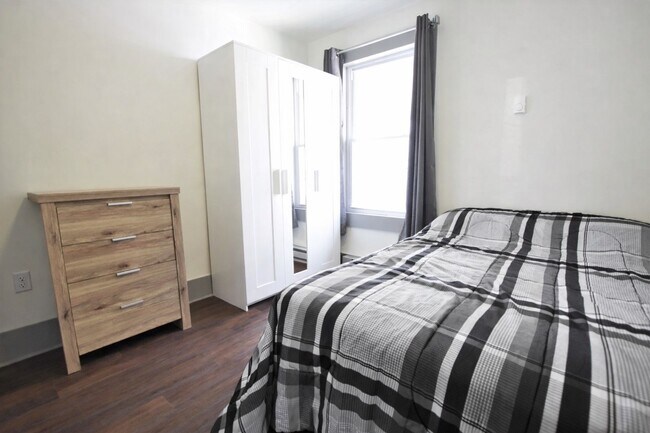 Building Photo - 306 Bryant Ave