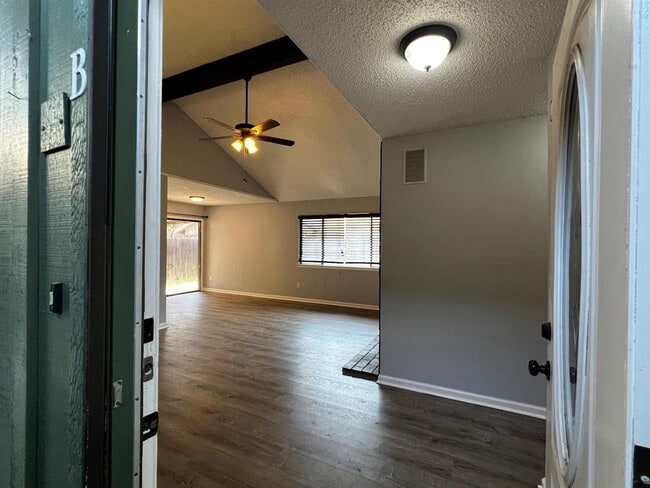 Building Photo - 7506 Chelsea Moor