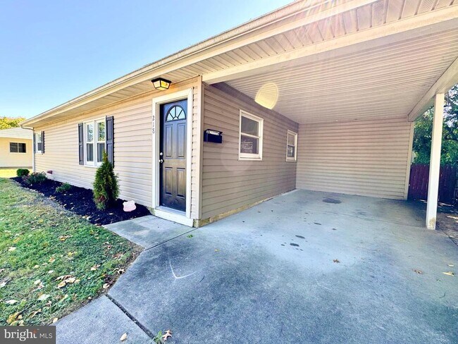 Building Photo - 218 Webbs Ln