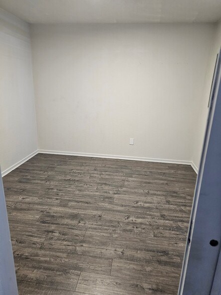 Building Photo - 7519 Lakewood Dr W