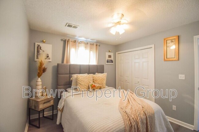 Building Photo - 5598 Windy Knoll Pl