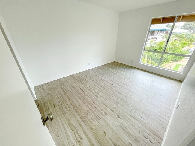 Building Photo - Top-Floor 2BR / 1.5BA Southpointe Condo – Freshly Updated! Move in Now! December is Free!!