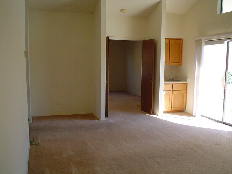 Building Photo - 8512 Liberty Dr NE