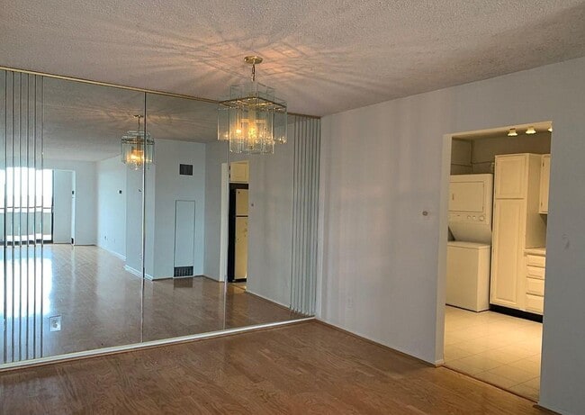 Dining Area - 1800 Old Meadow Rd