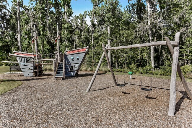 Building Photo - 579 Meadow Creek Dr