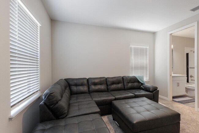 Building Photo - 9312 Tequila Sunrise Dr