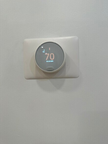 Building Photo - 58 Bridges St