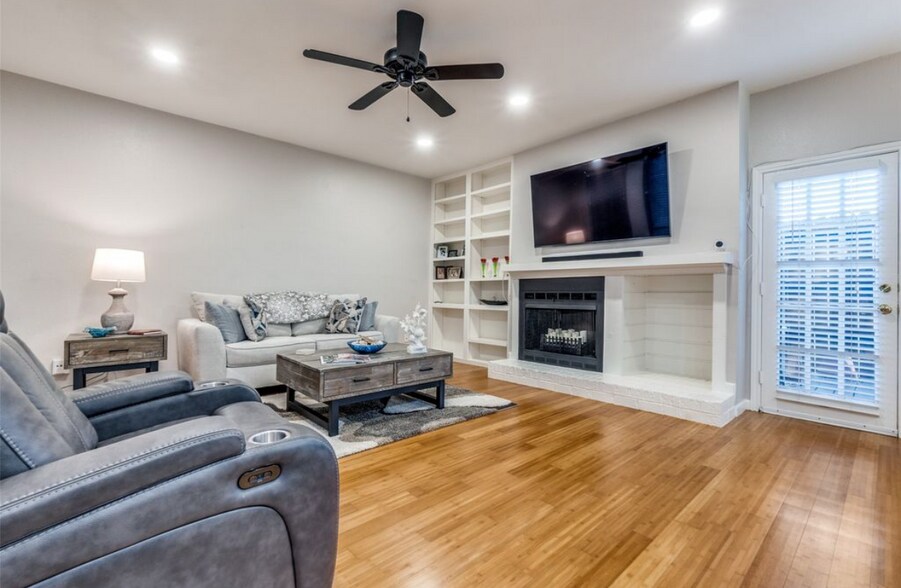 Building Photo - 7525 Holly Hill Dr