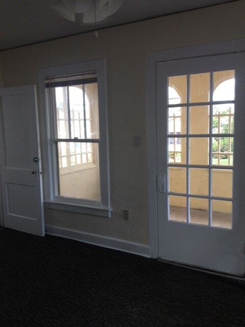 Building Photo - 418 Goodall Ave