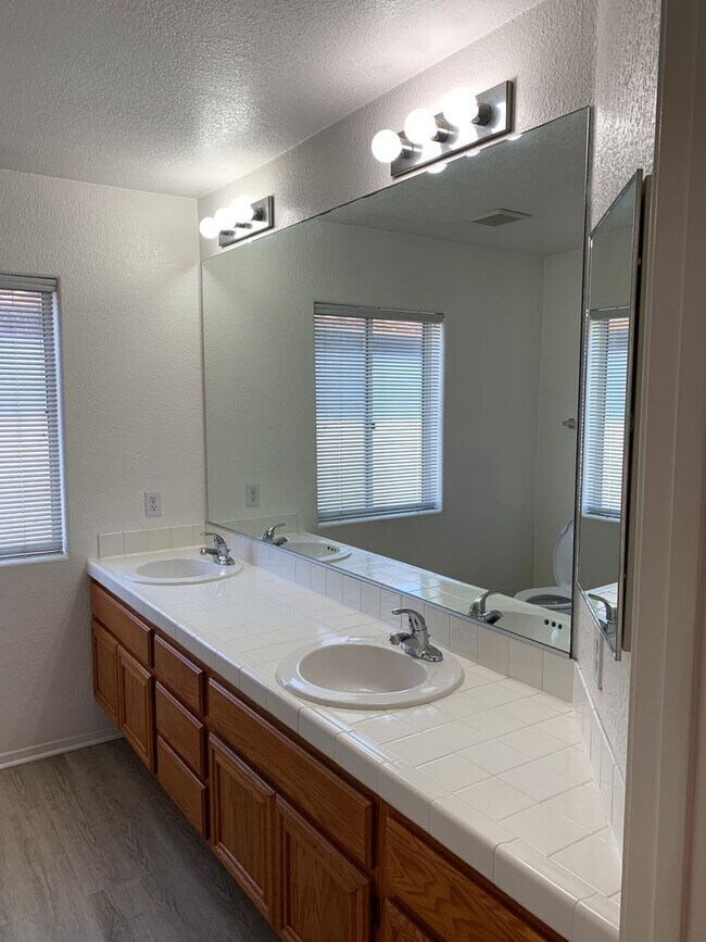 Building Photo - Nice 3 Bedroom home in Rancho Del Oro