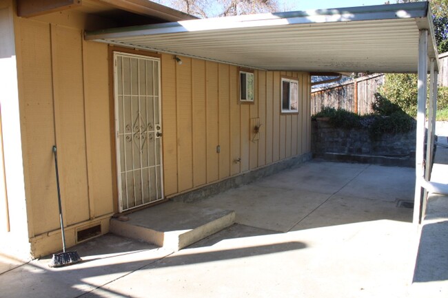 Building Photo - 527 Vaqueros Ave