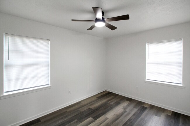 Building Photo - 319 Eastwood Ave