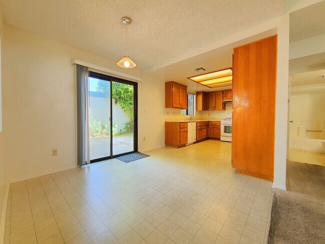 Building Photo - 10844 Pepper Way