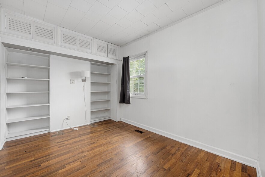 Building Photo - 387 Woodlawn Ave