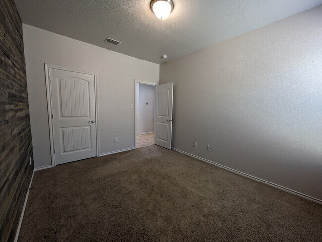 Building Photo - 1108 Bowlus Dr