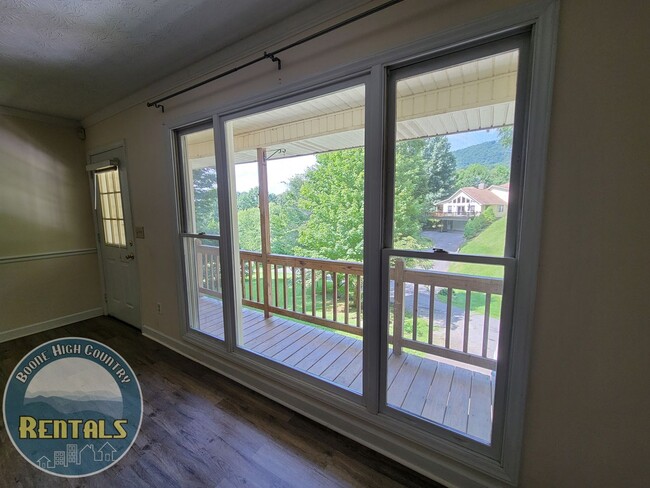 Building Photo - Gorgeous 3bd/2.5ba House With Included Downstairs Apartment